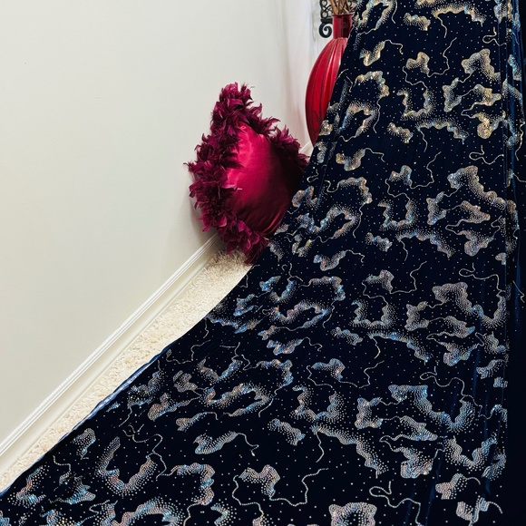 Elegant Women’s Fabrics | Premium Quality for ur party and weddings - Picture 1 of 10